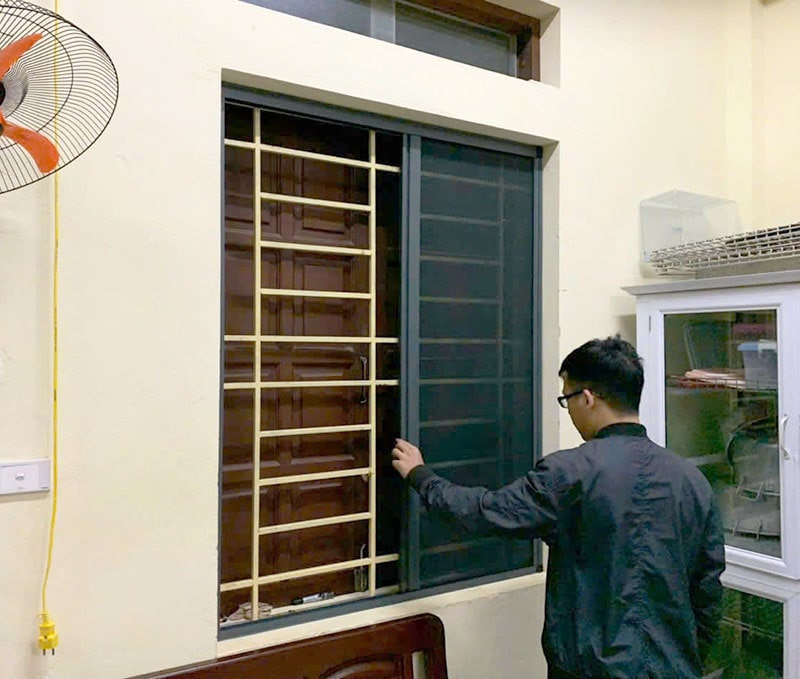 cửa chống côn trùng hệ xếp lắp tại vĩnh phúc