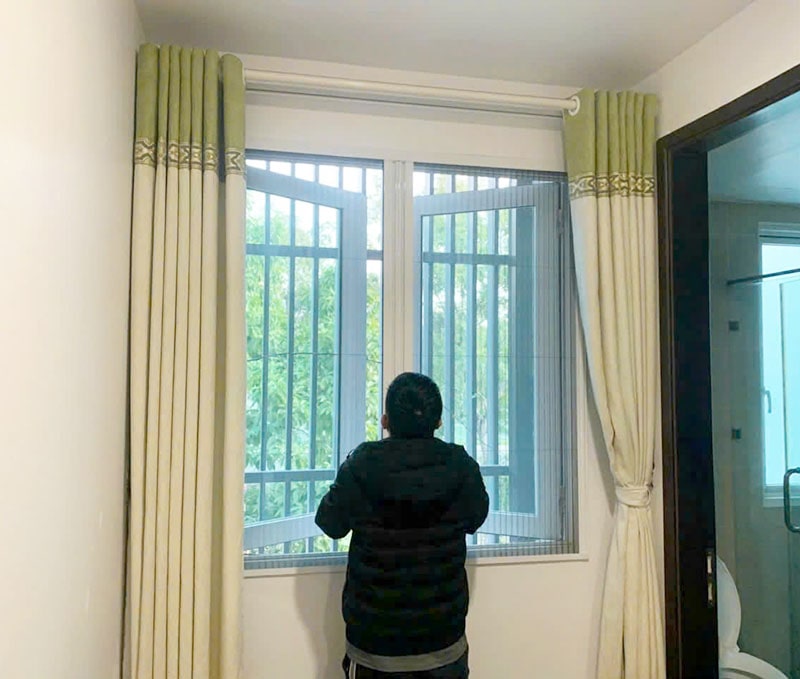 cửa chống muỗi xếp ngang thực tế tại nhà riêng tại hai bà trưng