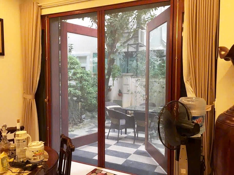 Cửa lưới chống muỗi khung vân gỗ cửa chính tại Thanh TRÌ